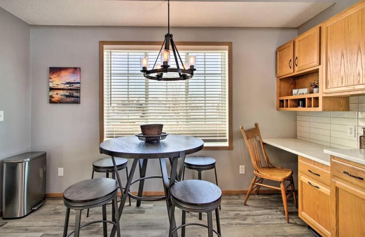 Vila Welcoming West Fargo Retreat W Backyard Exteriér fotografie