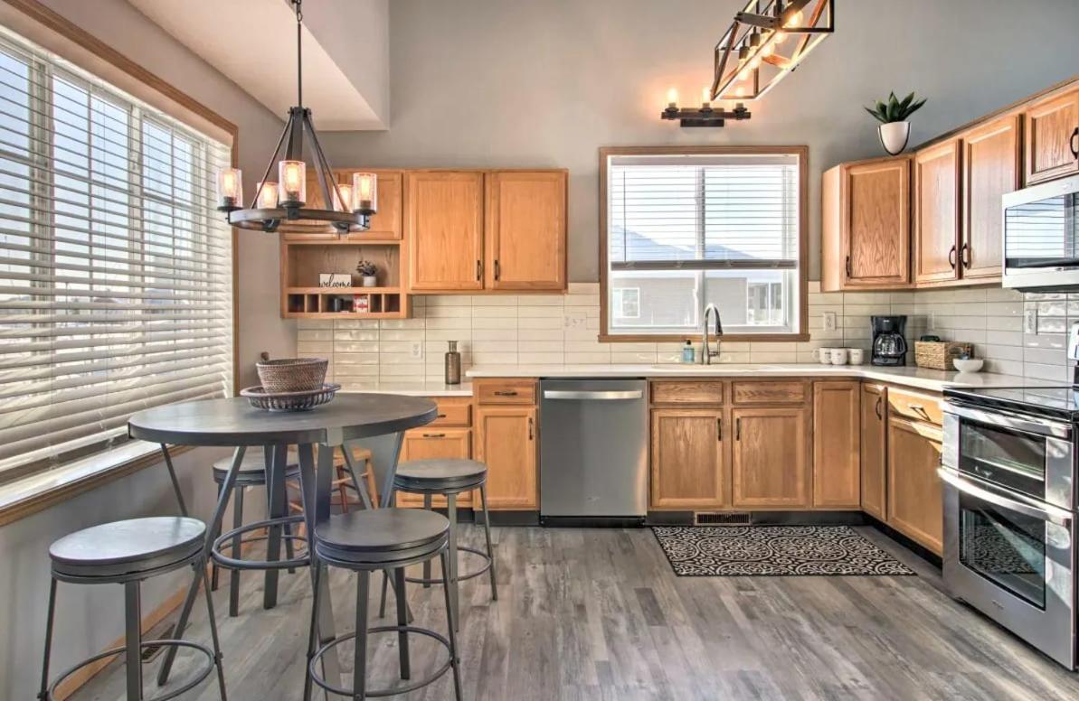 Vila Welcoming West Fargo Retreat W Backyard Exteriér fotografie