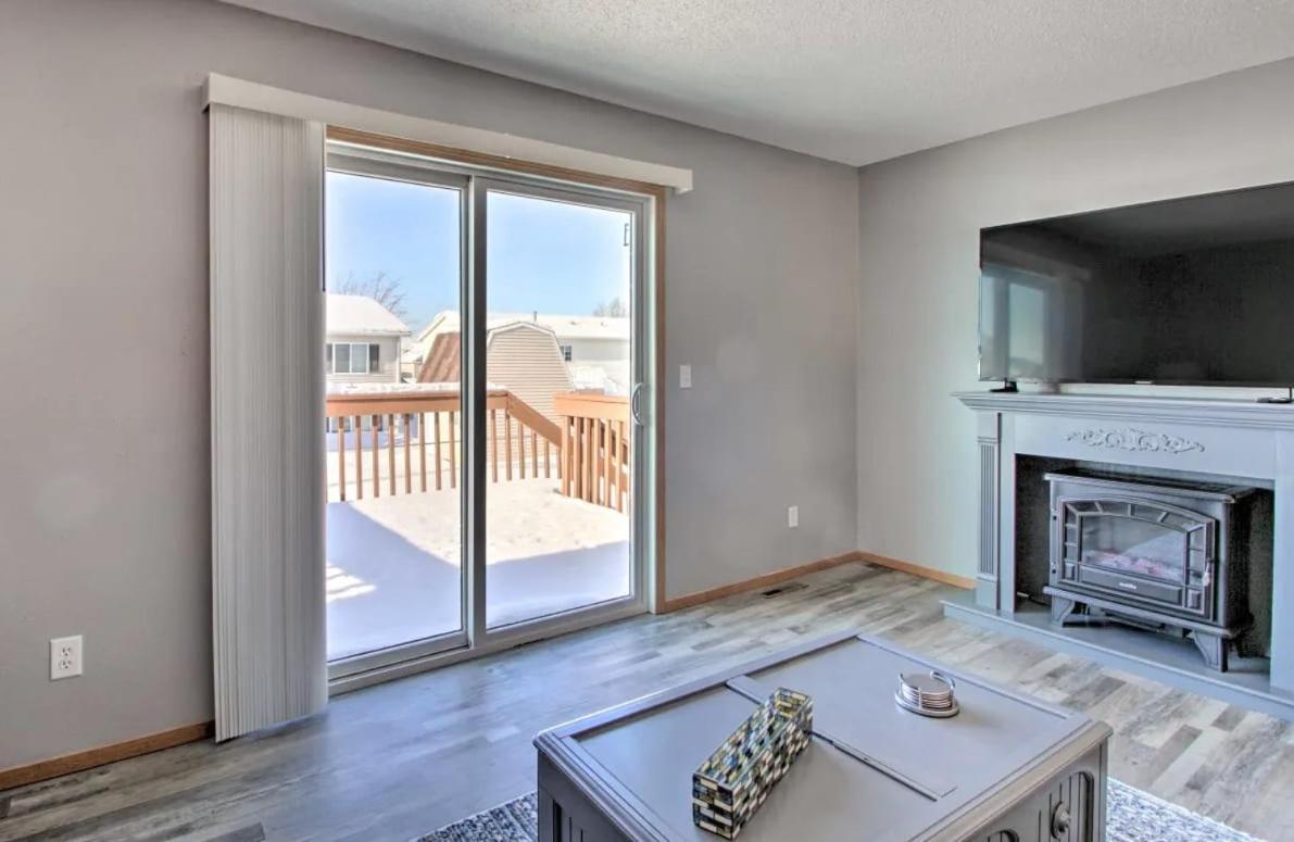 Vila Welcoming West Fargo Retreat W Backyard Exteriér fotografie