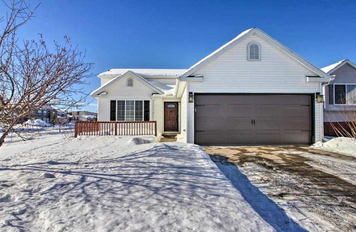 Vila Welcoming West Fargo Retreat W Backyard Exteriér fotografie