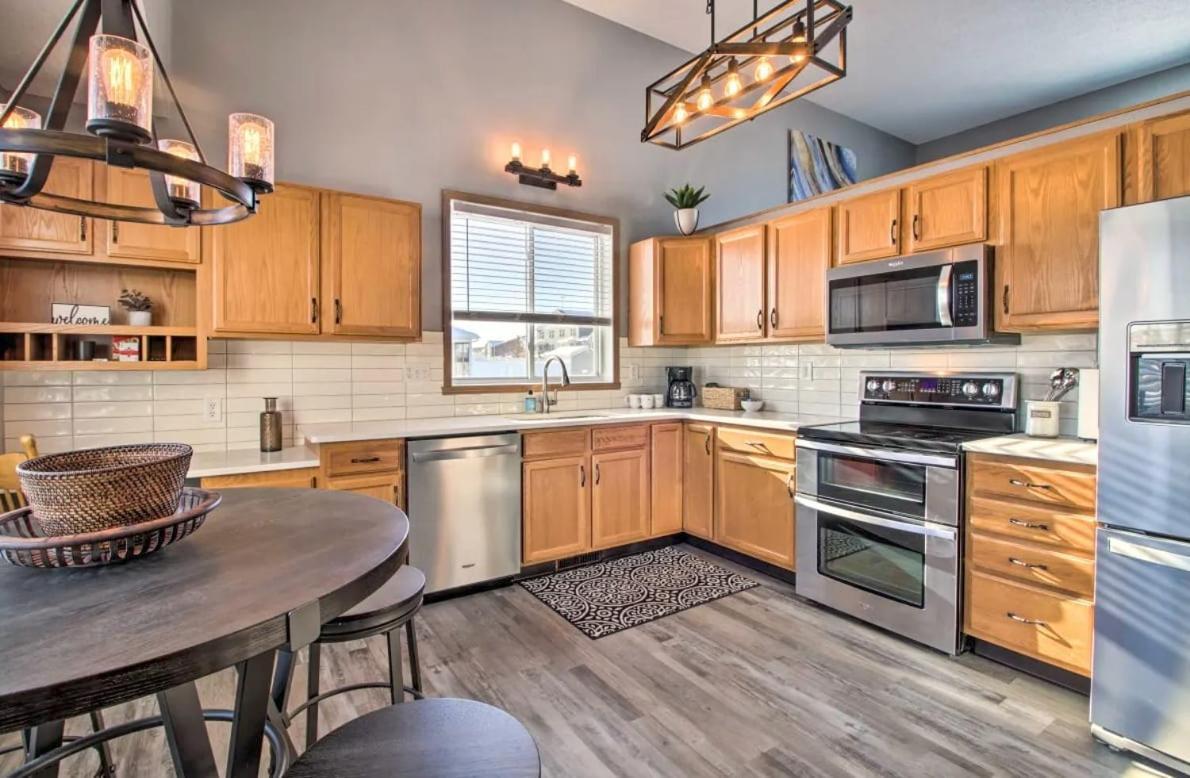 Vila Welcoming West Fargo Retreat W Backyard Exteriér fotografie